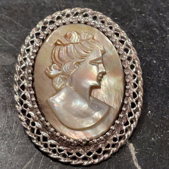 Vintage sterling silver and mother of pearl cameo brooch and pendant - Picture 2 of 6